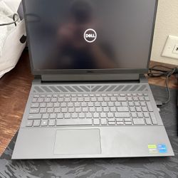 Dell G15 5530 Gaming Laptop Bundle 