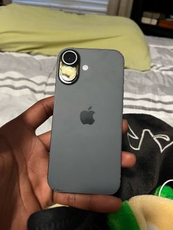 iPhone 17 (Comes w/ Box)