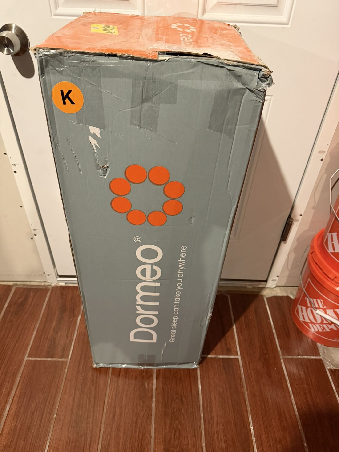 DORMEO KING SIZE MATTRESS TOPPER BRAND NEW IN THE BOX NEVER OPENED VACCUM SEAL FROM FACTORY.