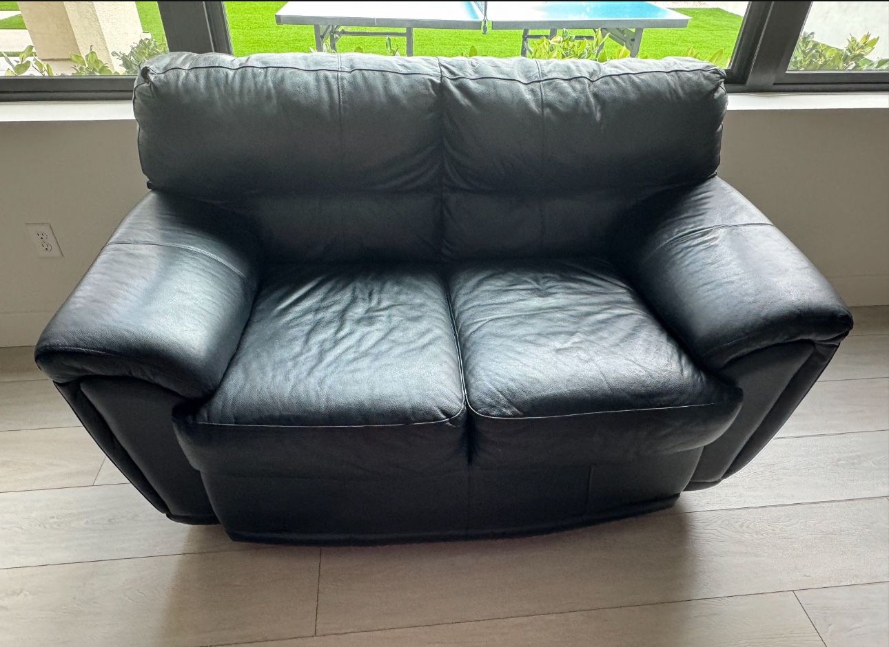 Black Leather Love Seat - Large - Most Comfy Ever !! 
