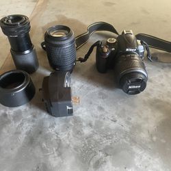 Nikon D3000 Camera With Add On Lenses 