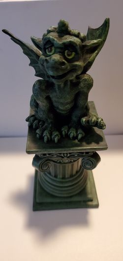 GARGOYLE STATUE