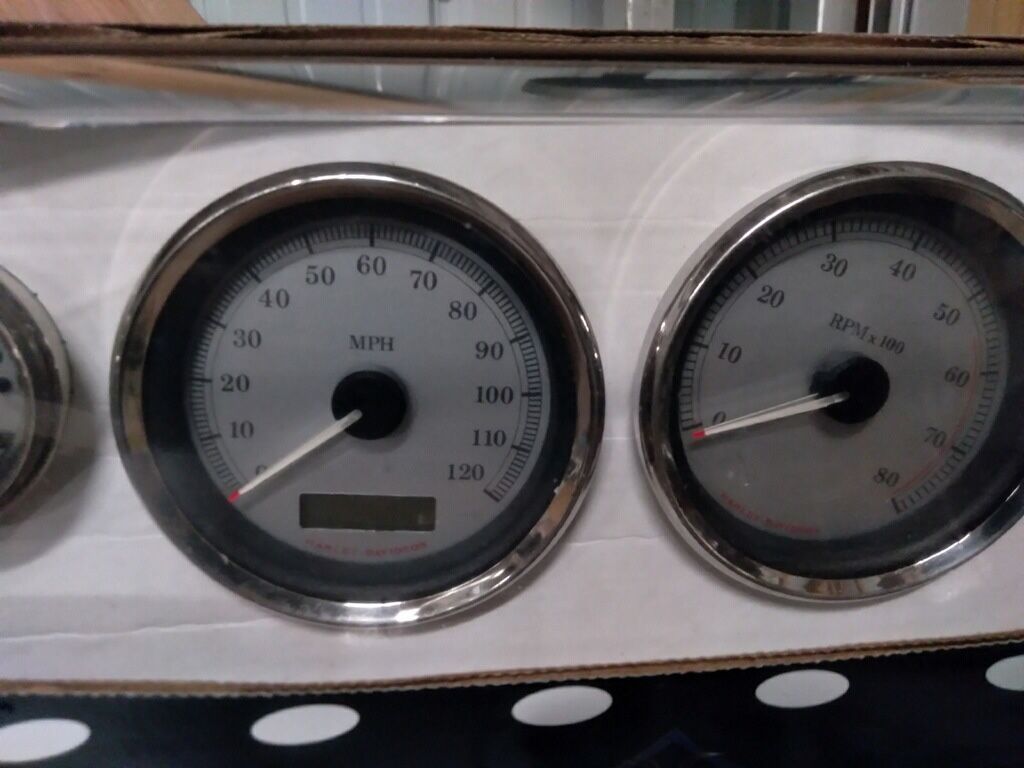 O7 Harley Road Glide Speedometer Fuel Cluster