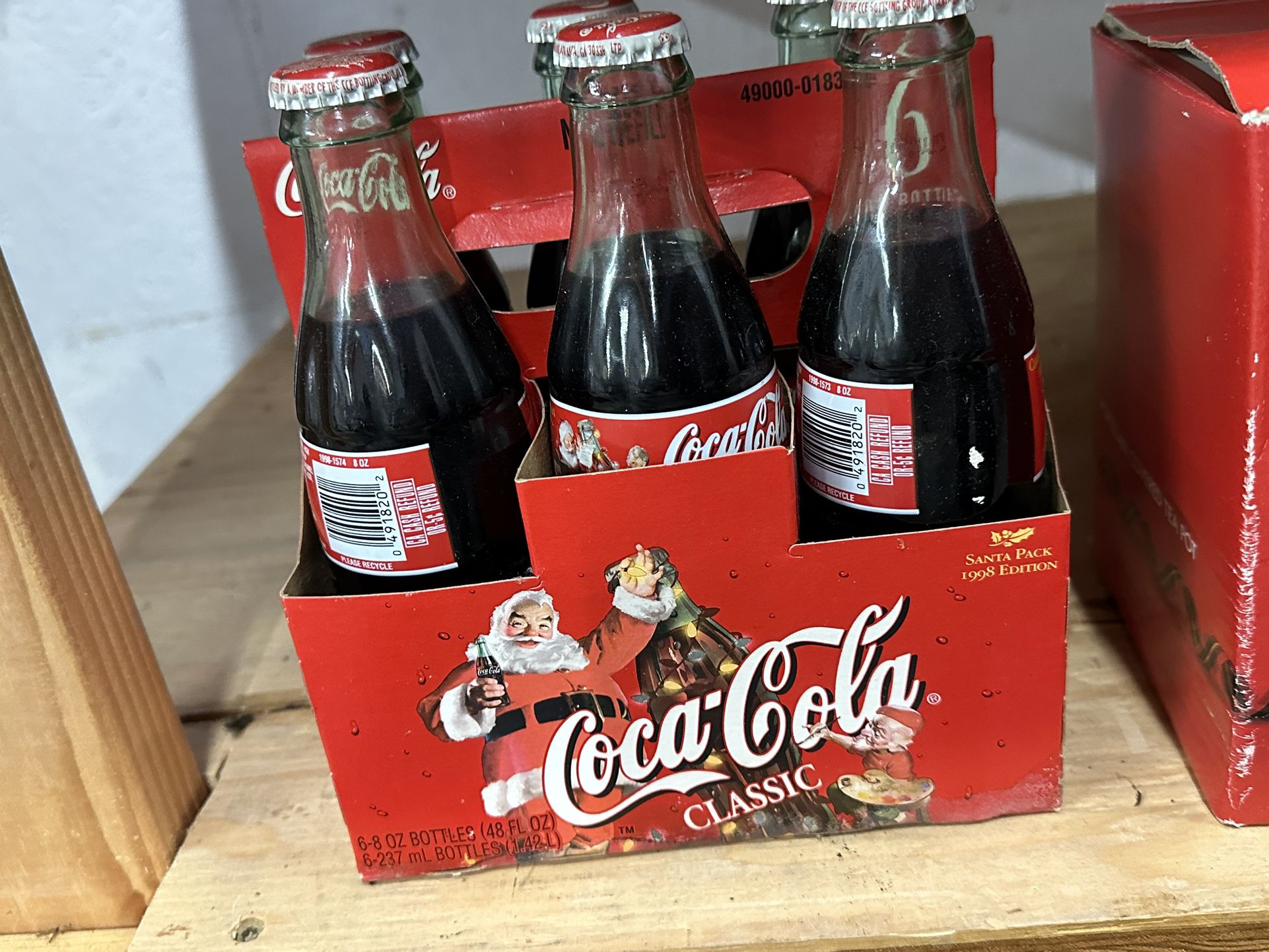 1998 Christmas Santa Edition Coca Cola 8oz  6pack Of Bottles & Carry Tote