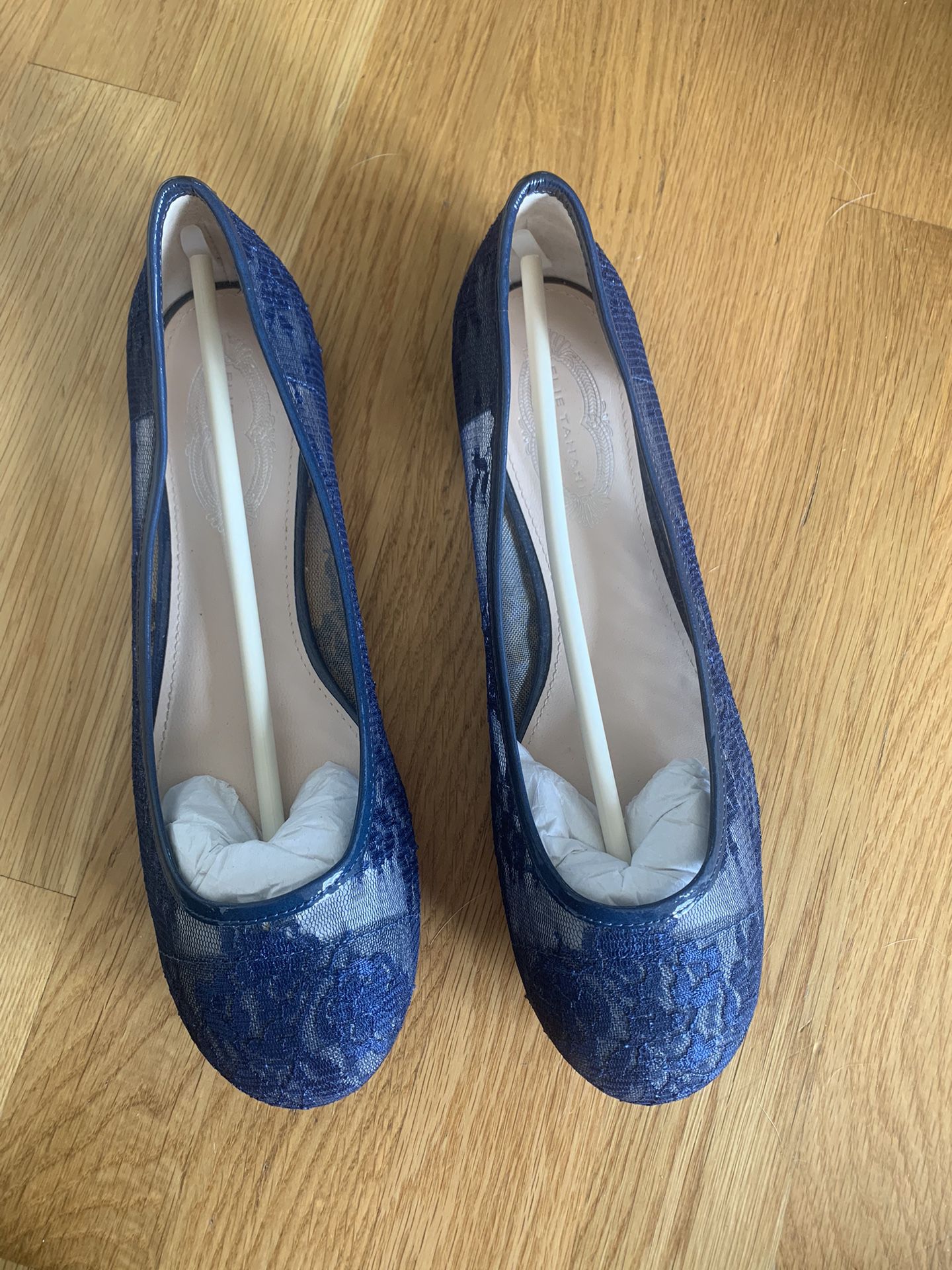 Gently Used Elie Tahari Size 7.5 Ballet Flats