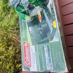 Coleman PerfectFlow 2-Burner Camping Stove + 2 Propane Tanks
