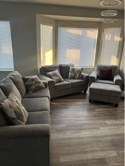 🛋️ MOVING SALE – LIKE NEW 4-PIECE LIVING ROOM SET 🛋️