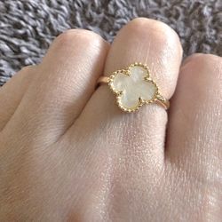 Gold Clover Shell Ring