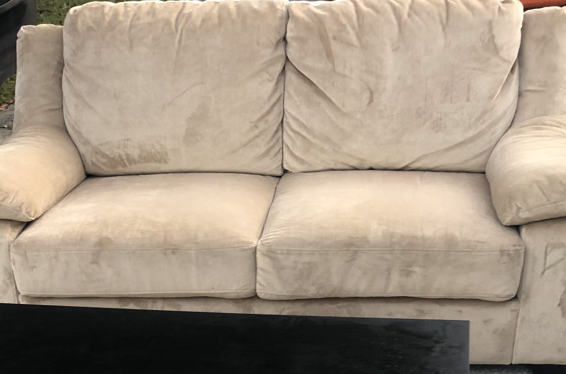 Couch it’s excellent condition