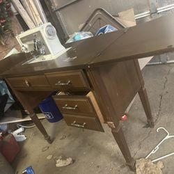 Vintage Sewing Machine/table