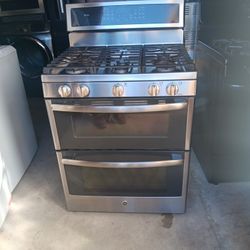 Estufa de gas marca General Electric Profile 