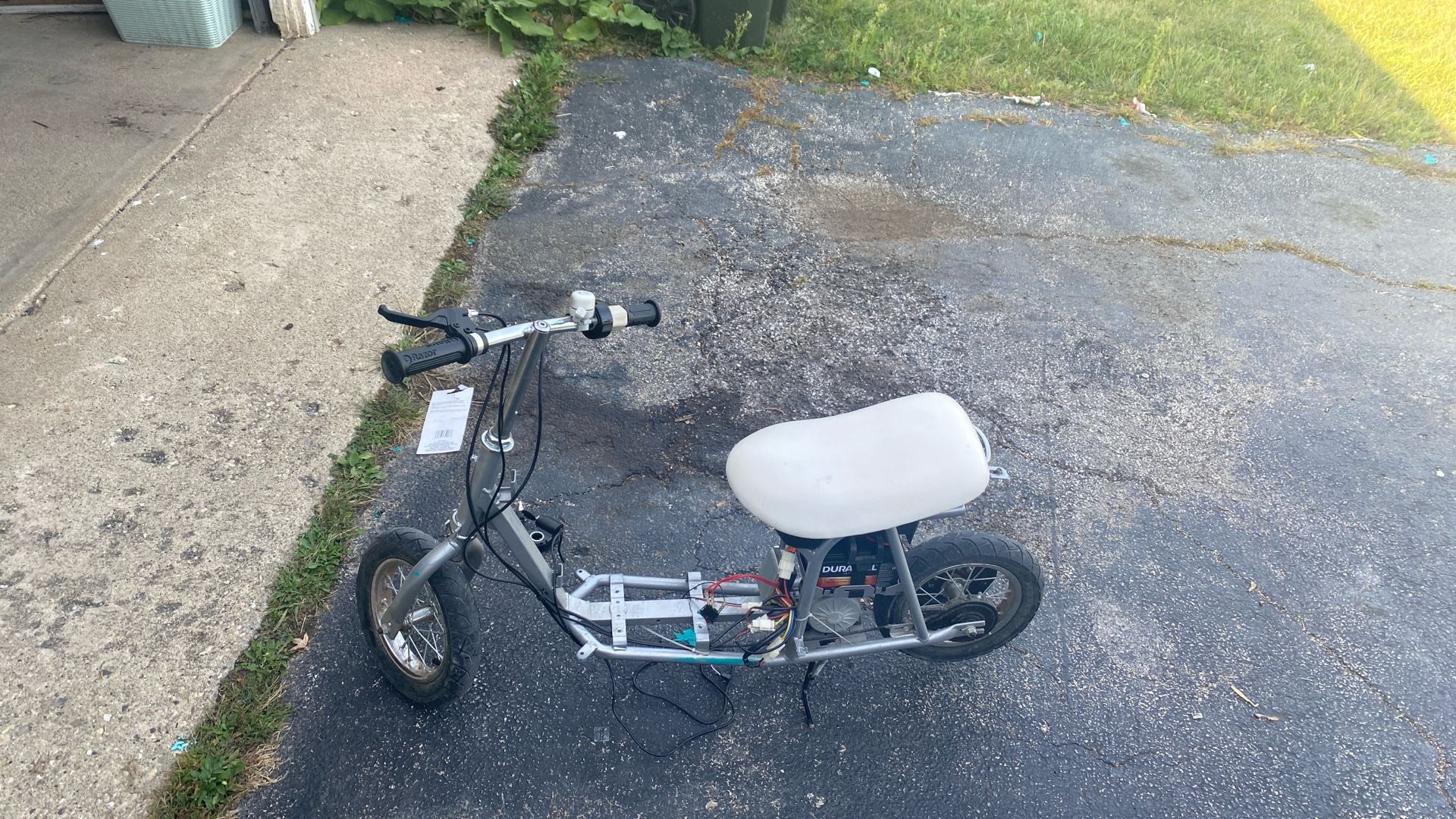 Razor Moped Frame And Battery for Sale in Round Lake Heights, IL - OfferUp