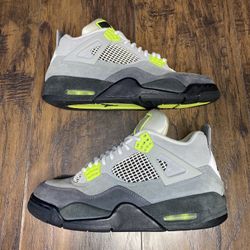 Jordan 4 SE Neon