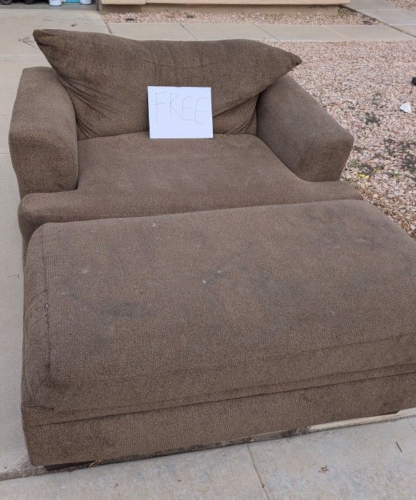 Free Big Chair And Ottoman