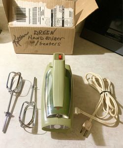 . Vintage General Electric GE Hand Mixer in Atomic Avocado Green w/ beaters /WORKS! Nice condition! Pick up in Ennis on North Sherman St. cash or Venm