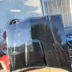 1981-87 BUICK GRAND NATIONAL HOOD!!! SMALL DENT!! 550$