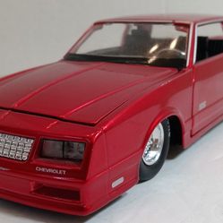 Die Cast Metal. 1986 Chevrolet Monte Carlo SS -