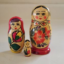 Vintage 3.5" Red and Yellow Floral Dressed Girl Wooden Hand Painted Russian Stacking Nesting Dolls 3-Piece Set. A beautiful girl in a veil holding a b