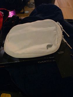 Fabletics The Big Belt Bag, Quick Dry, Zip Pockets, Hidden Pockets, Reflective, Classic White, OS