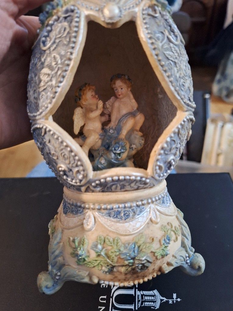 Pearl Resin Egg Shapped Music Box