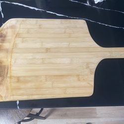 Pizza 🍕 peel can hold a 16” pizza