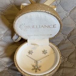Brilliance Snowflake Necklace Earrings Set Womens Silver Tone Swarovski Crystals