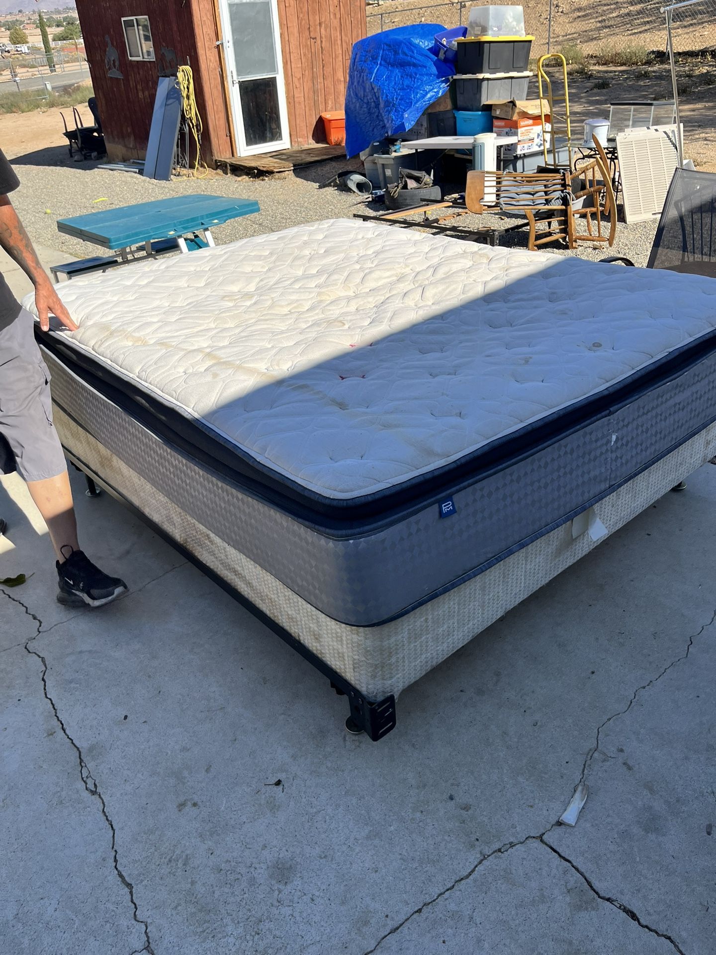 QUEEN MATTRESS AND BOX SPRING SET WITH FRAME