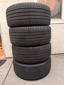 275/40R22 Tires