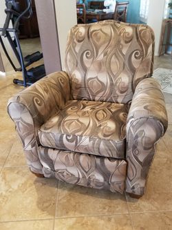 Lazy boy Recliner With Marching Throw Pillow