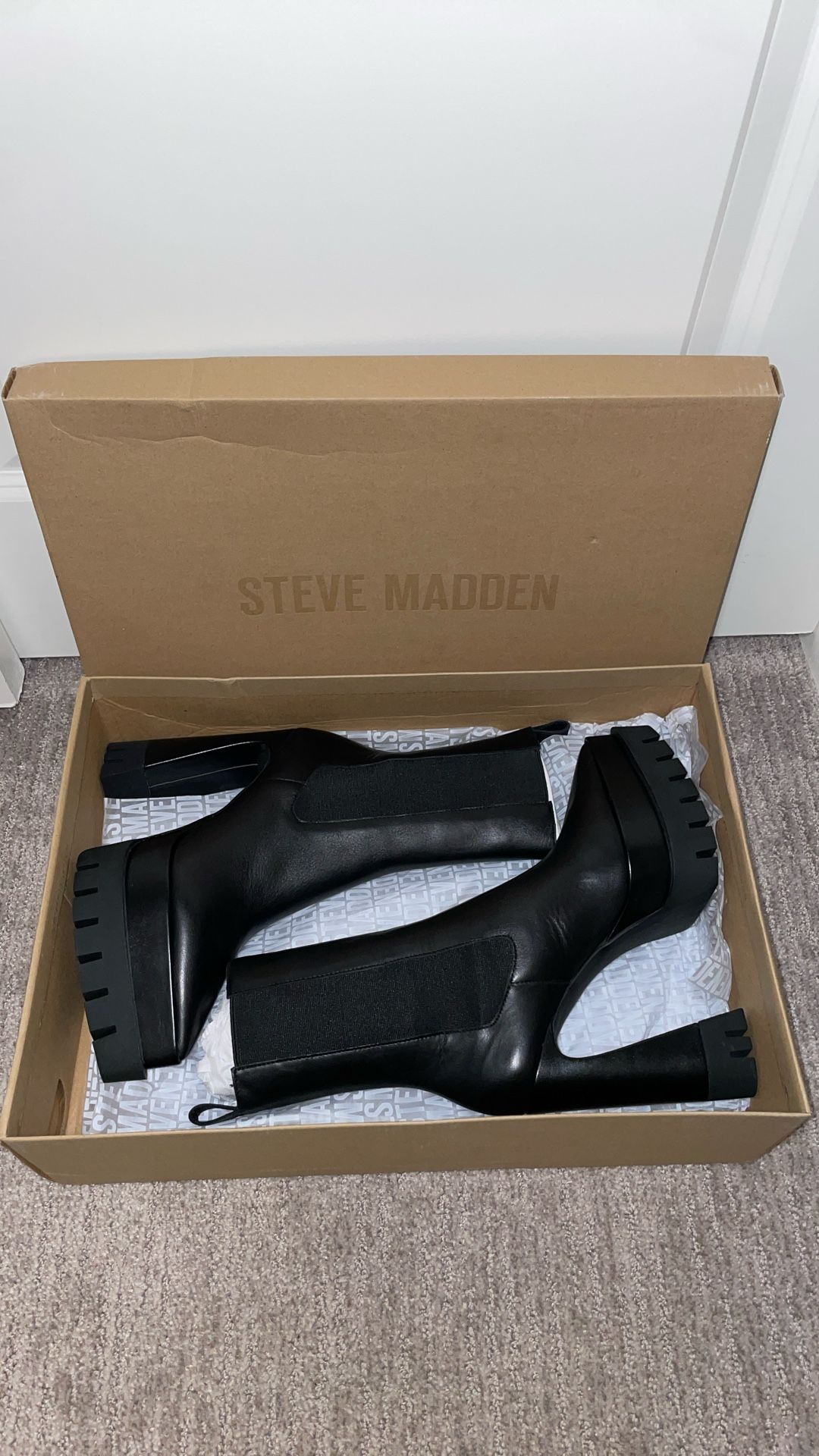 Steve Madden Millie Boot SIZE 7