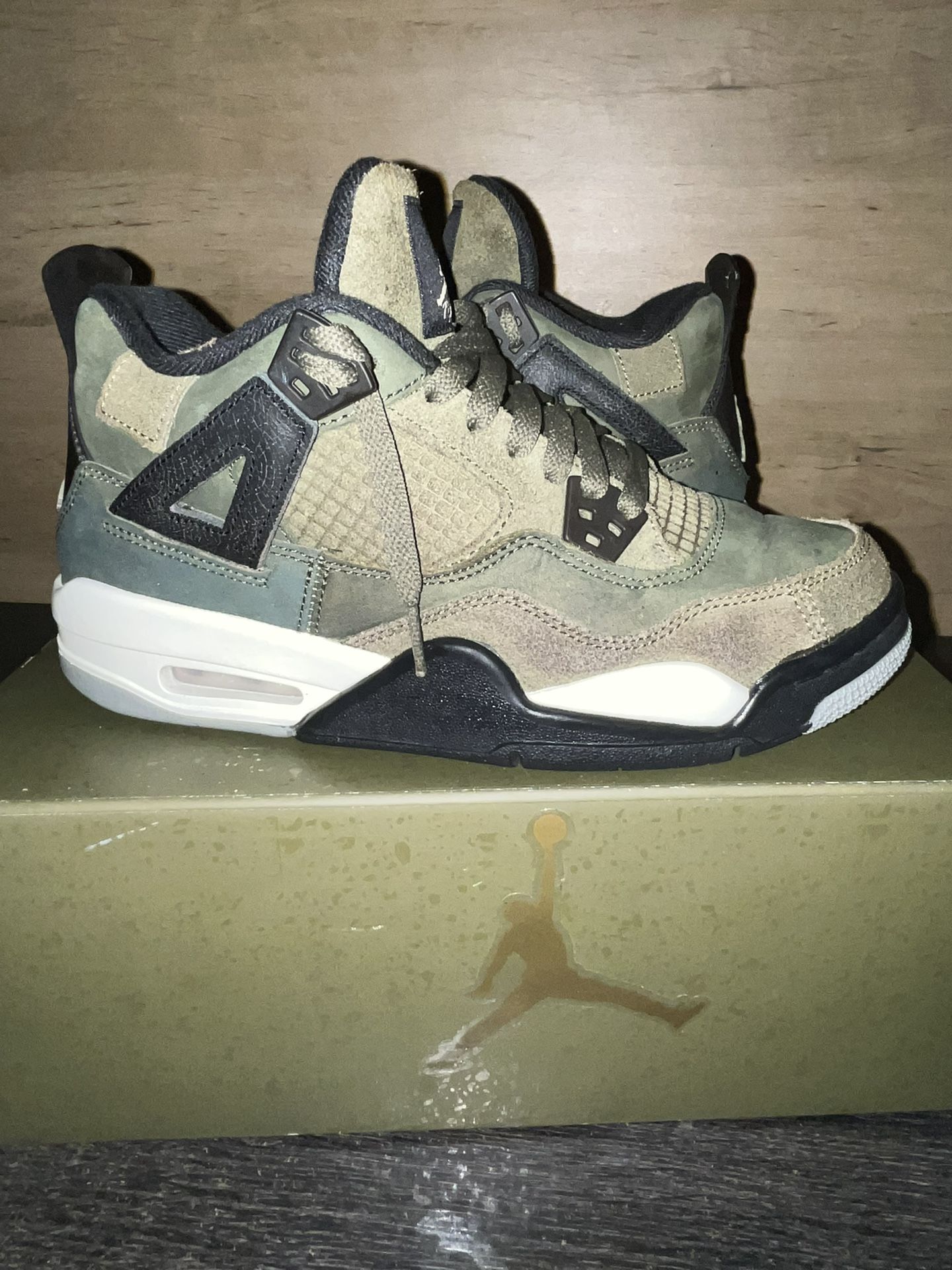 Air Jordan 4 Retro SE Craft 'Olive'
