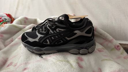 Asics Gel- nyc black/silver color