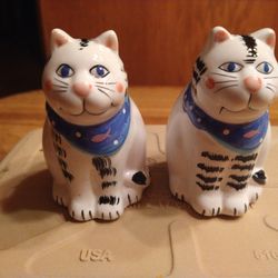 Vintage Cat Salt & Pepper Shakers 