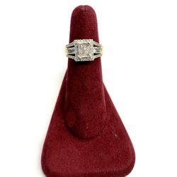 FLAWLESS 10K ANNIVERSARY RING 