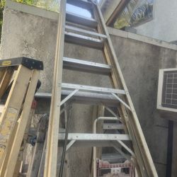 12 Ft Werner Fiberglass Step Ladder