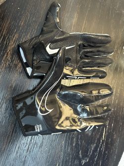 **** New***Nike football gloves