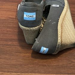 Tom’s Wedge Heel