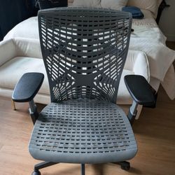 Autonomous Pro+ Kinn Office Desk Chair