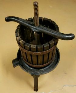 Antique Wood Cast Iron O.P. SCHRIVER JUICY FRUIT PRESS 3 GALLON Complete Working