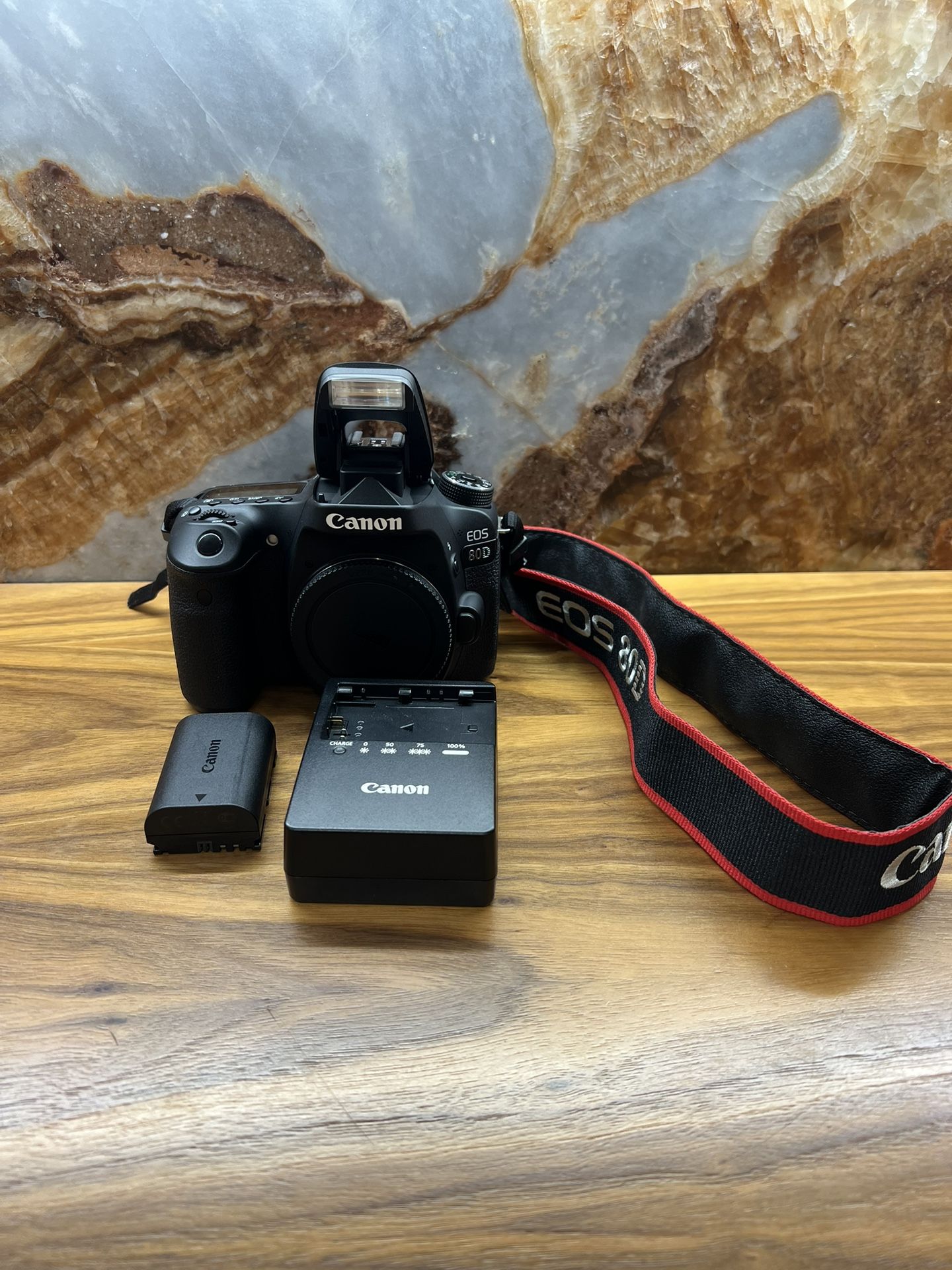 Canon EOS 80D Camera Body 24.2MP DSLR Digital SLR in great condition, Like New, Canon, Digital Camera , Canon Camera , Canon 80d