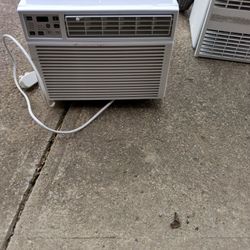 Williams 55k Propain Furnace Complete . Ge 10k AC With Remote Both Complete With Manuals