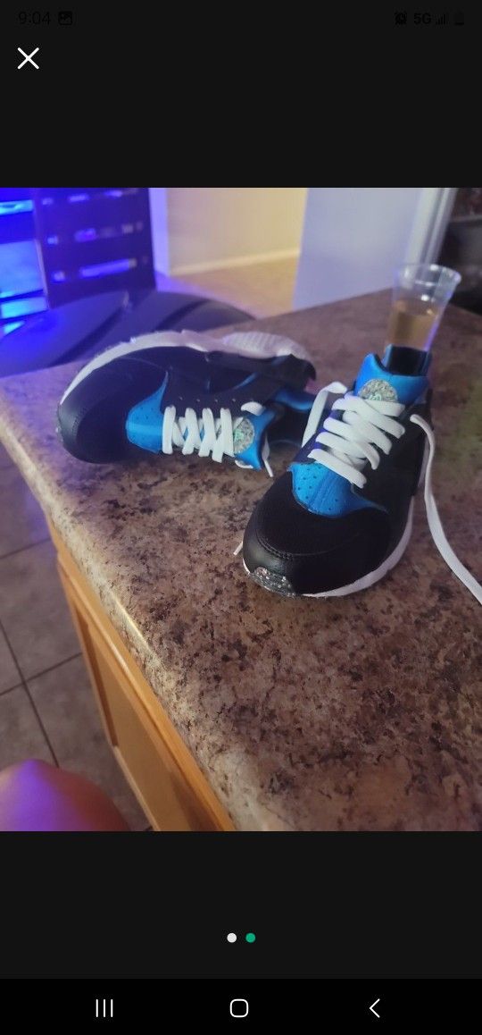 Huaraches Size 6y