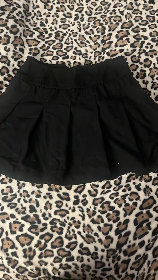 black pleated skirt