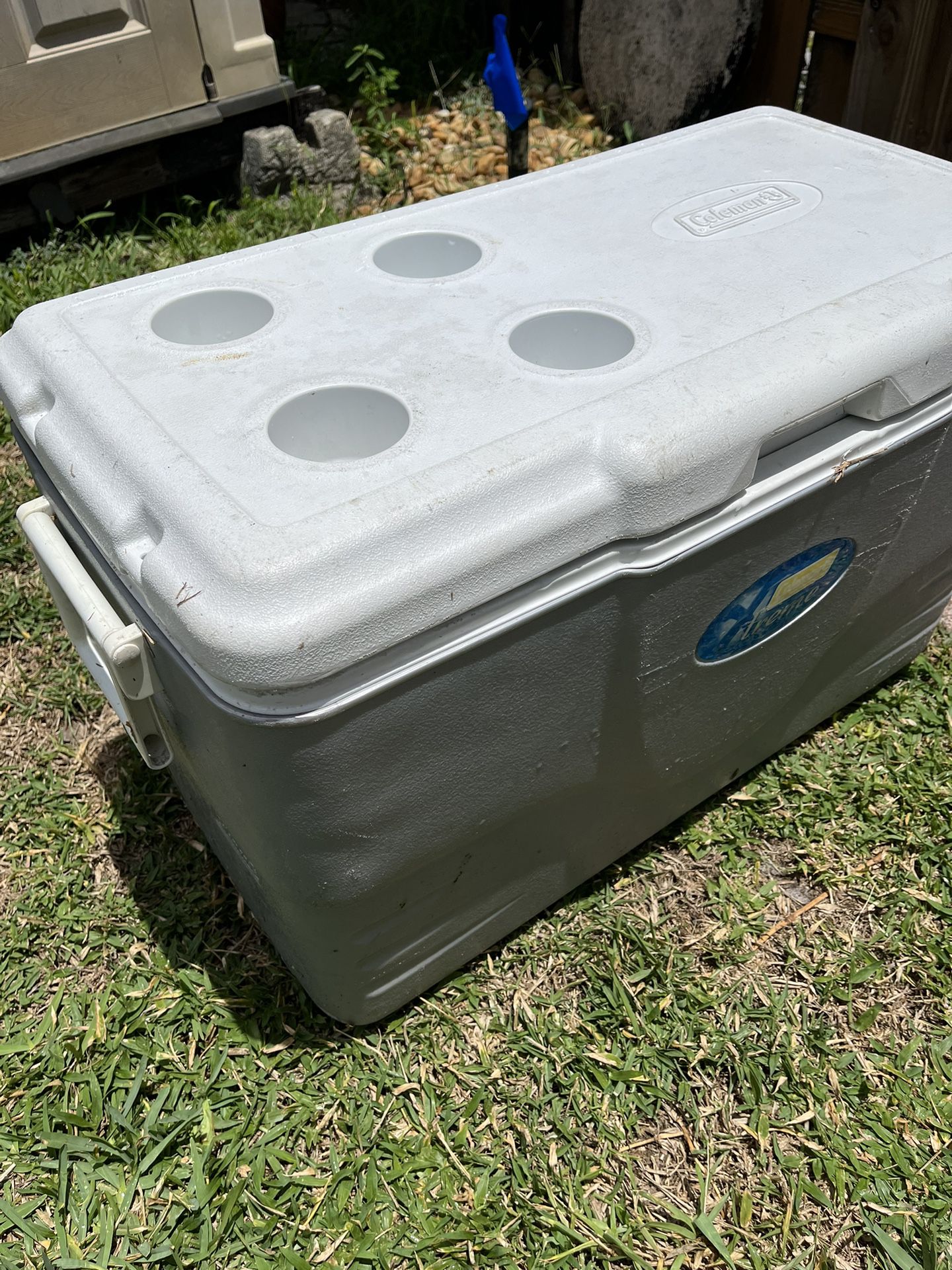 Gray Coleman  Extreme 70 Quart Cooler. In VeryGood Condition. See Pix!!   
