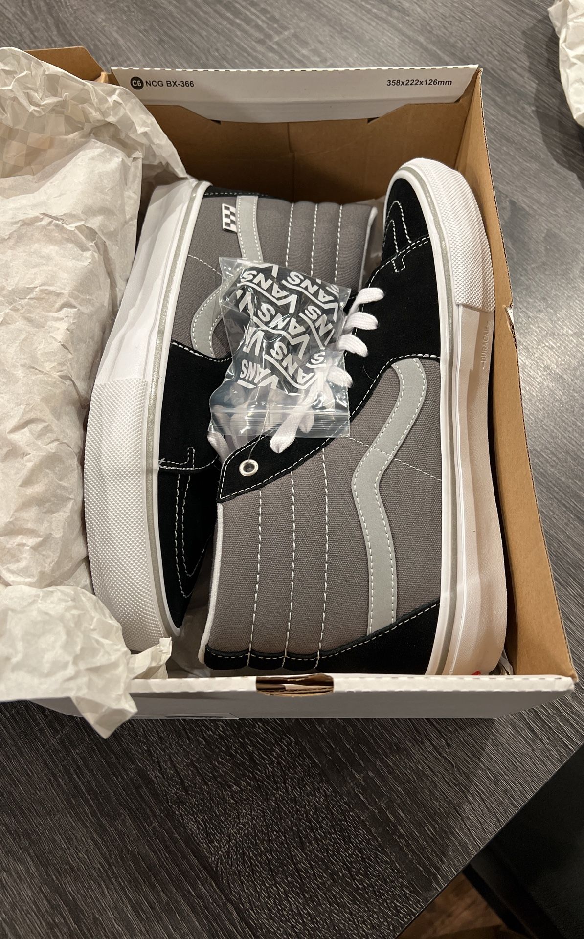 Brand New Vans In Box Skate Sk8t-HI Size 10.5