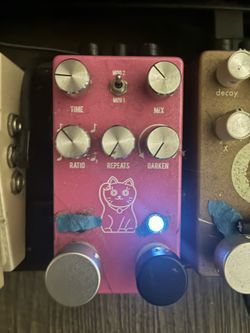 JHS Lucky Cat Delay pedal