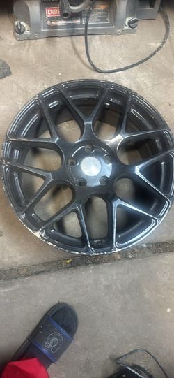 4 Rines son 18 están usados        There are 4 used 18-inch rims.