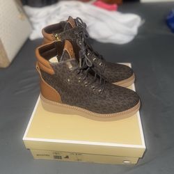 Michael kors boots 8.5 (new)