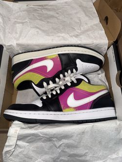 Jordan 1 low fuchsia cyber Sz 8
