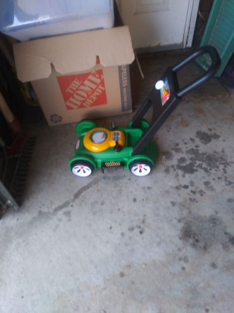 Kids lawn mower with fake gas can